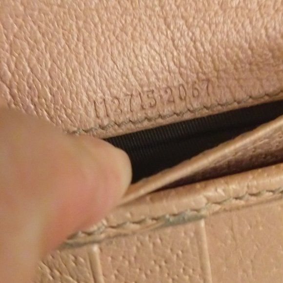 Gucci GG Logo Check & 7 Credit Wallet - Picture 14 of 16